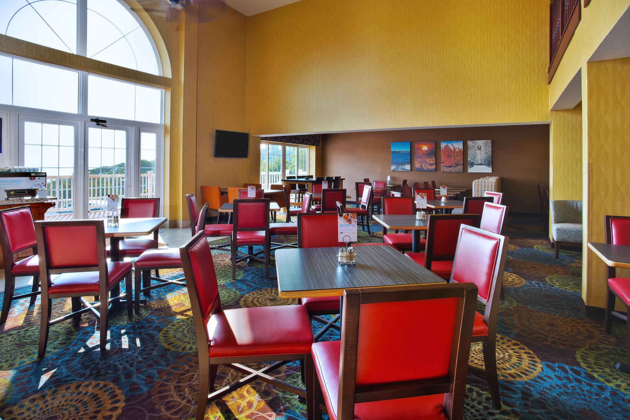 Holiday Inn Express Hotel & Suites Petoskey By Ihg Exterior foto