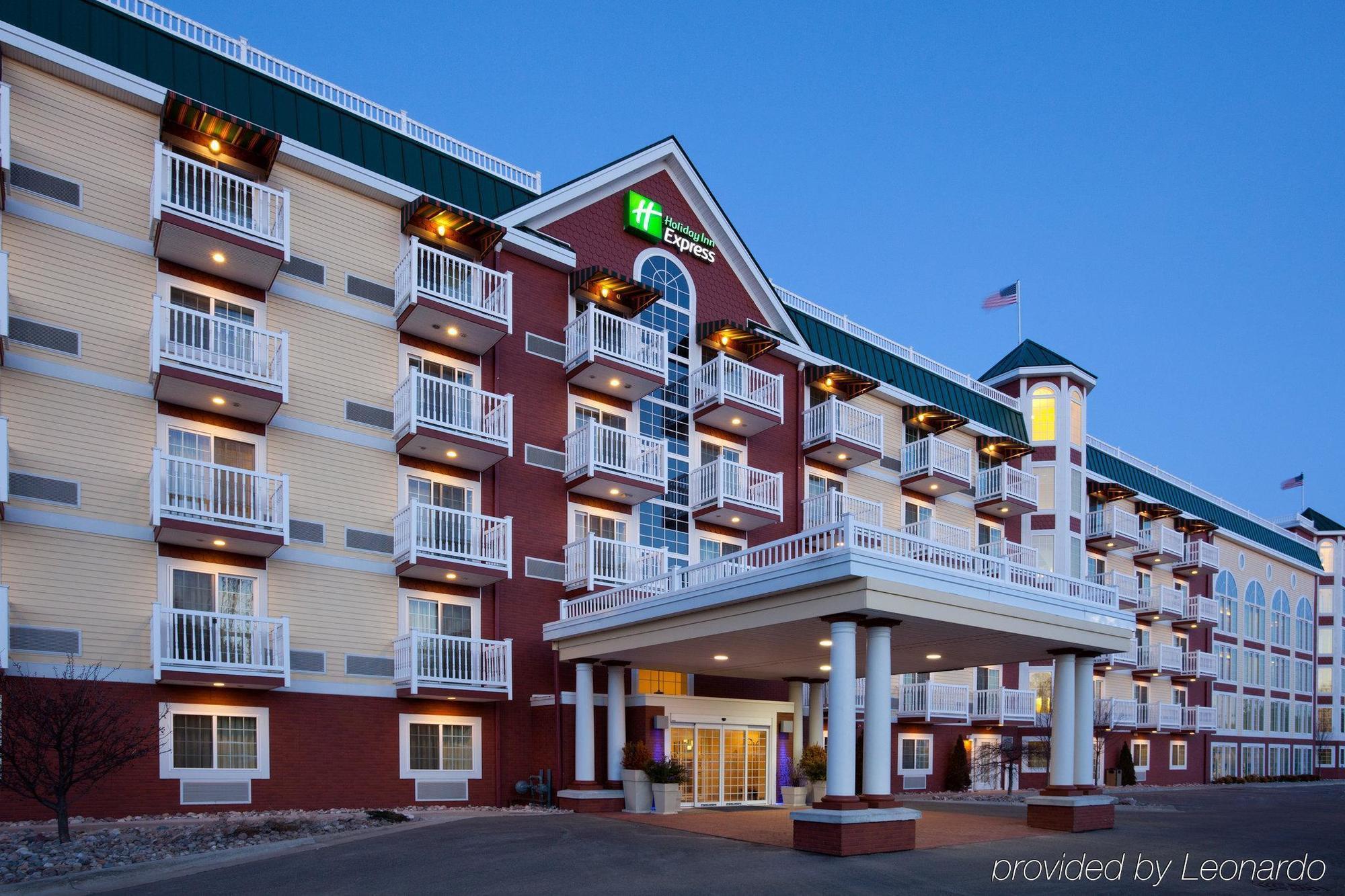 Holiday Inn Express Hotel & Suites Petoskey, An Ihg Hotel Exterior foto